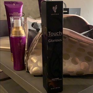 Younique Glorious Face Primer NWT